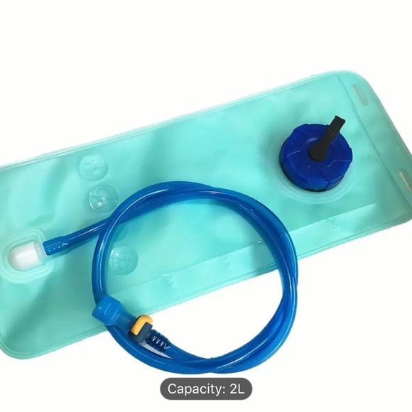 2 liter bladder water bag . Great for all outdoor sports to help stay hydrated - Picture 5 of 5